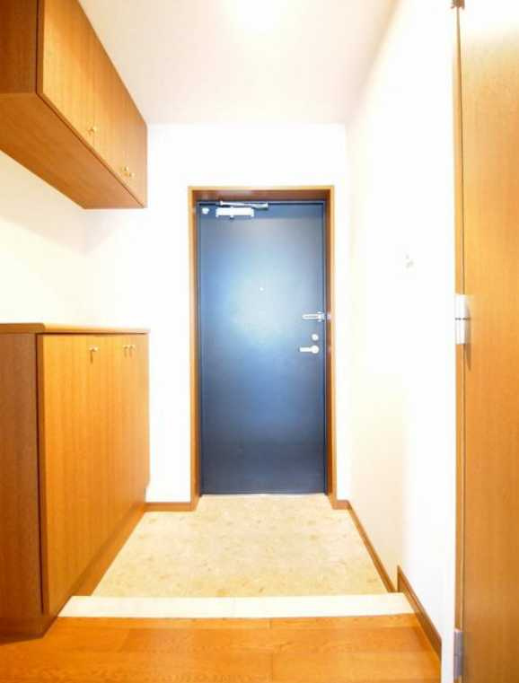 アーバン本駒込　ネット無料　駐車場　シャーメゾンの玄関