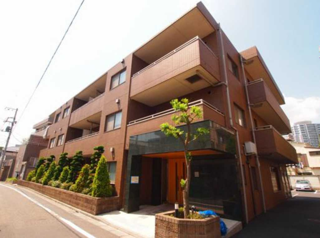 アーバン本駒込　ネット無料　駐車場　シャーメゾンの外観