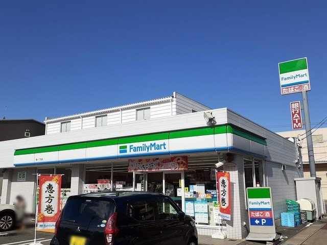 ローズガーデンＢの周辺|ファミリーマートまで600m