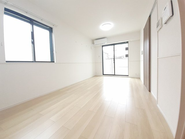 ローズガーデンＢの居間・リビング|おしゃれな居間です