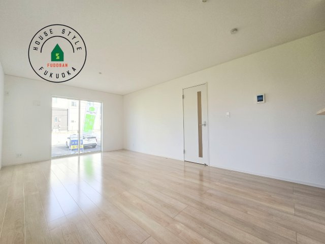 大野城市山田2丁目第5-1棟（1号棟）の内観：施工例|キッチンからリビングをしっかり確認できます。家族の笑顔があふれる空間になりそうですね。