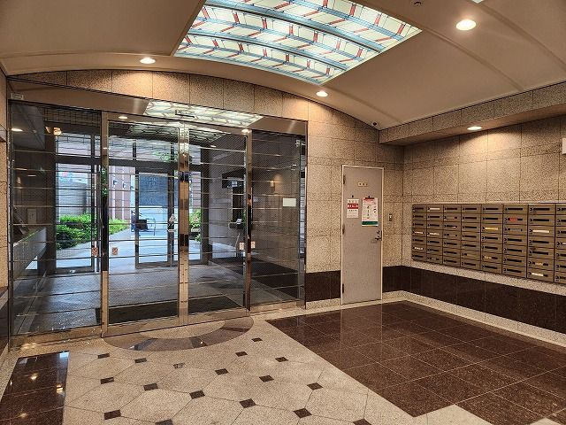 【エントランス】 | アンピール百年橋 | 安全に配慮されたオートロックマンションです。室内ＴＶモニタ付インターホンで来訪者を確認できます