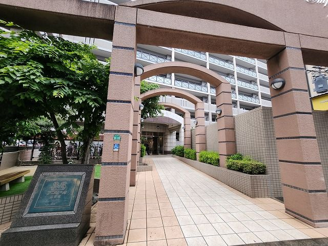  | アンピール百年橋 | 共用部分はいつも清潔に保たれておりお住まいの方を気持ちよくお迎えします