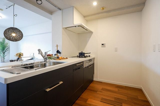 【キッチン】 | アンピール百年橋 | 食洗機つきなので、忙しい朝もサッと片づけできていつでもキレイなキッチンをキープできます