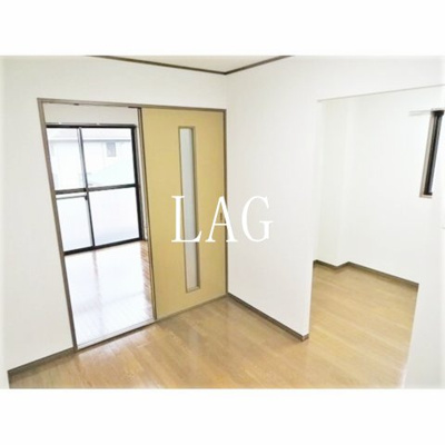 【居間・リビング】 | ロワジール | 洋室のお部屋です。