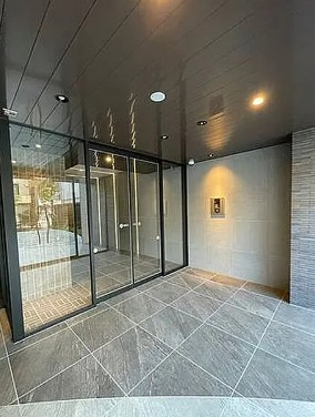 メイクス浅草イーストのエントランス