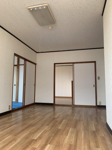 YSビル岡南の居間・リビング