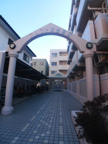 アルファ東古松Ⅱのエントランス