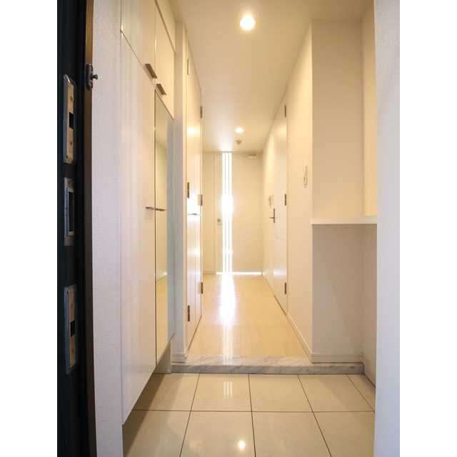 プレール・ドゥーク新御徒町の玄関