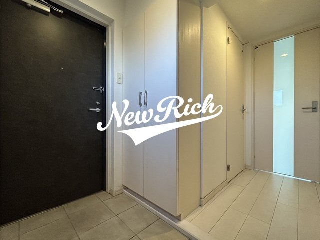 前橋市稲荷新田町の賃貸マンションの玄関