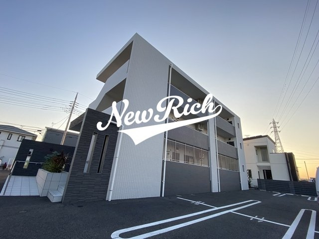 前橋市稲荷新田町の賃貸マンションの外観