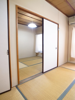 【内装】 | スカイコーポ | 爽やかな畳の雰囲気☆
