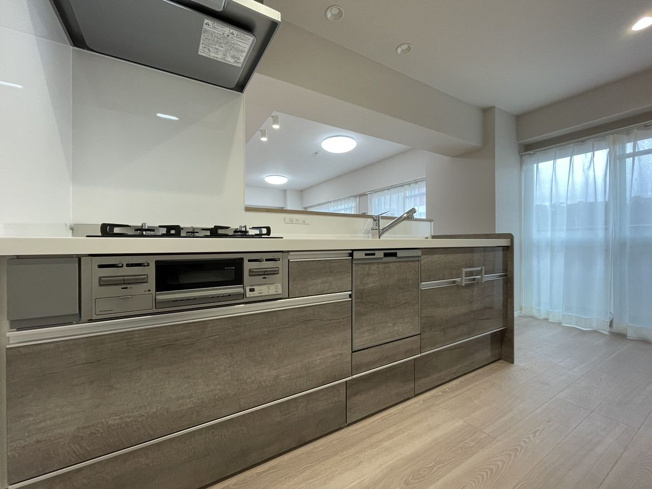 【キッチン】 | 赤坂エクセル | お料理をしながら会話を楽しめるカウンターキッチンです。食洗機付きで後片付けも楽々