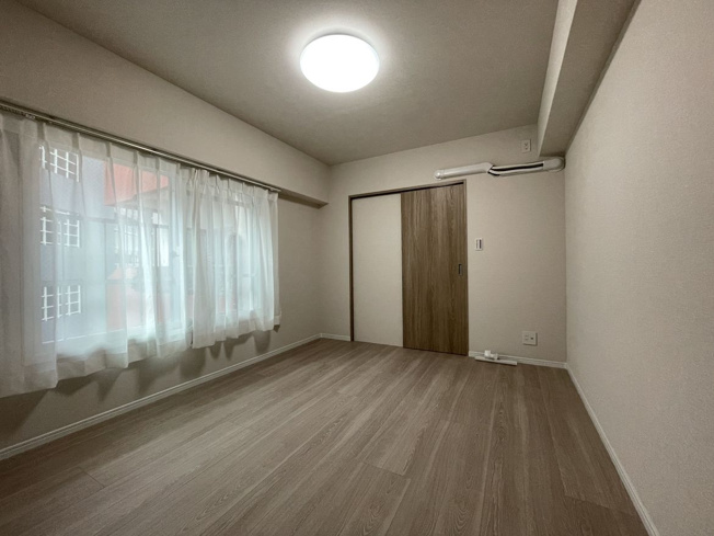 【洋室】 | 赤坂エクセル | 二重窓になっているので空調の効きが良く、防音効果も期待できます