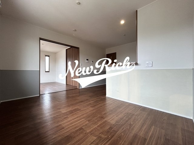 伊勢崎市東小保方町のアパートの居間・リビング