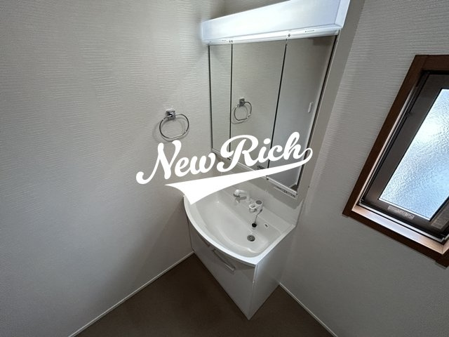 伊勢崎市東小保方町のアパートの独立洗面台