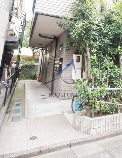 アリシアのエントランス|エントランスです。