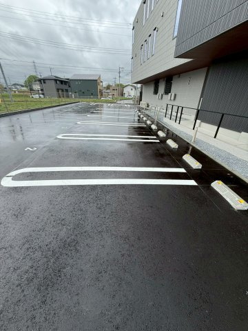 ウエスト・ノワールの駐車場