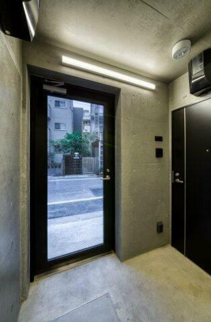 レ・メゾン入谷のエントランス