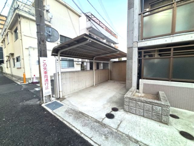 ヴィラセゾン甲南の駐車場