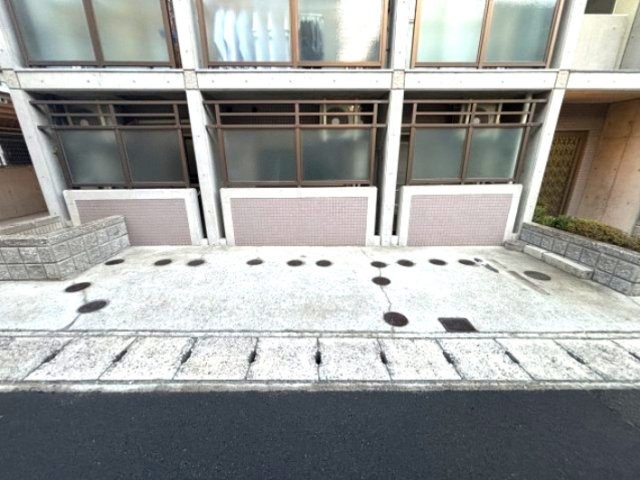 ヴィラセゾン甲南の駐車場