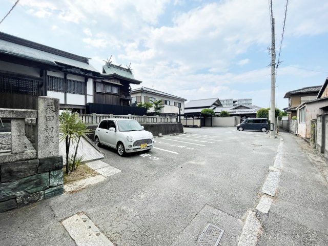 アムール安宅の駐車場
