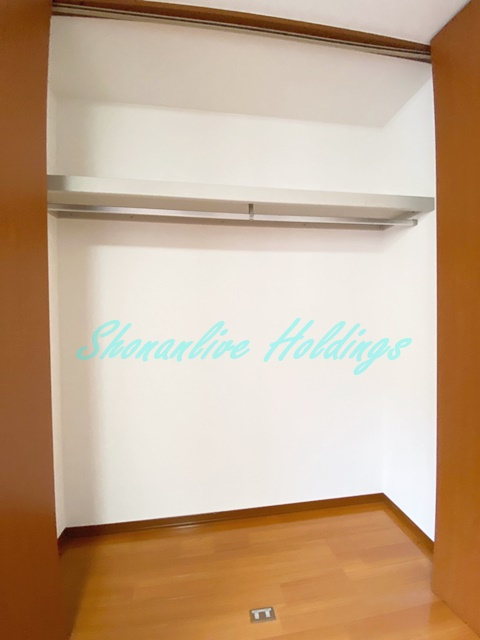 プラナスアヅマの収納|ポール付きで使い勝手の良いクローゼット♪