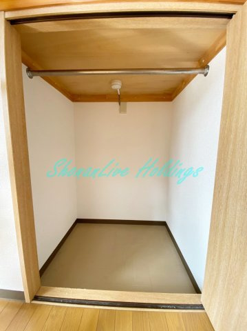 アメニティーヒルズの収納|ポール付きで使い勝手の良いクローゼット♪