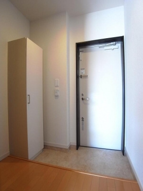 リブリ・シェルドニーの玄関