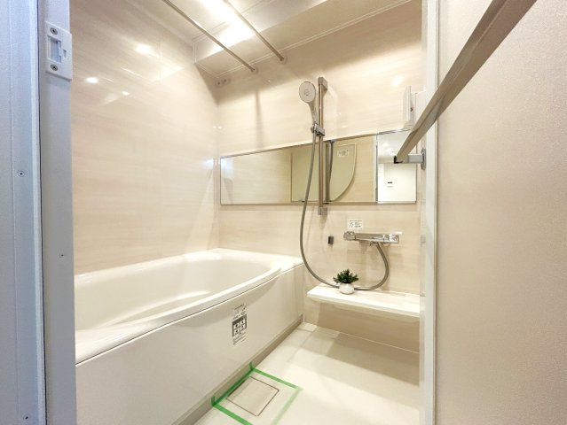 レーベンハイム板橋フィーリアの浴室|掃除のしやすさ・収納の便利さなど、おふろを使う人、お手入れする人、みんなにとっての「しあわせ性能」を追求したバスルームを採用いたしました。