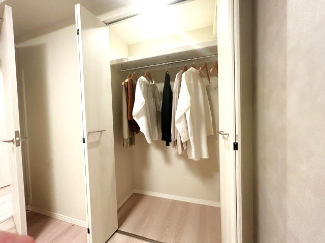 レーベンハイム板橋フィーリアの収納|穏やかな風と陽光を導き、プライバシーに配慮された設計プランを採用し、居住性を一段と心地よいものにしています。明るく開放的な空間を演出しております。