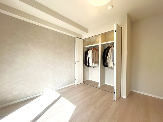レーベンハイム板橋フィーリアの収納|各部屋に収納が付いており冬物や夏物、スーツケースなども全部まとめて収納もできますのでお部屋を広く開放的にお使いいただけます。