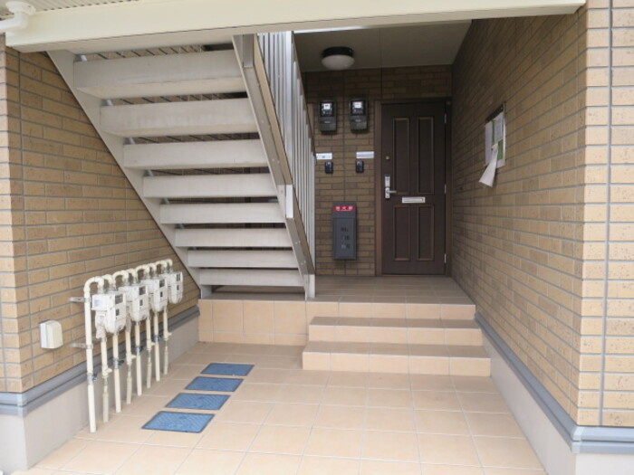 メゾン・フローラのエントランス|建物入り口