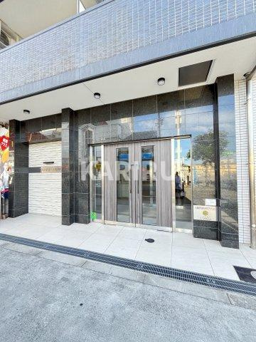 グランデュール鶴橋のエントランス