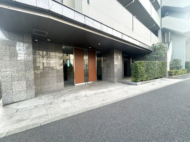 ゼファー中十条アクタージュのエントランス|～Entrance～
マンションは管理がとても大切です。ゴミひとつ落ちていない綺麗なエントランスからは管理状態の良さが伺えます。