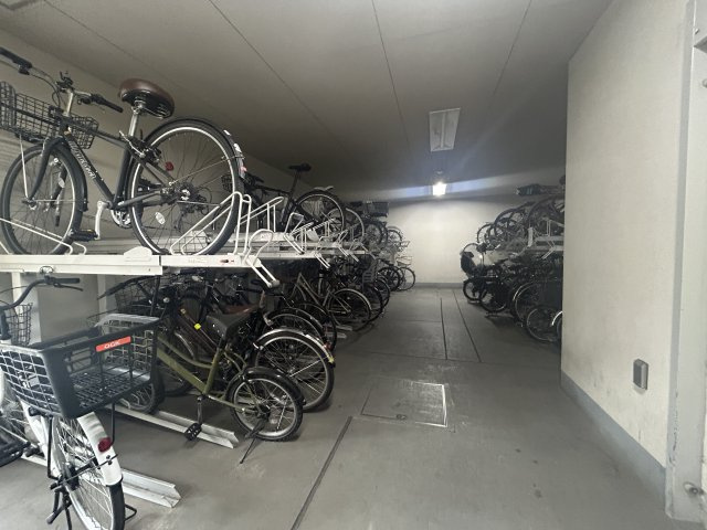 ゼファー中十条アクタージュの駐車場