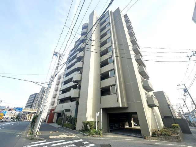 ゼファー中十条アクタージュの外観|時代の流れに惑わされないシックなカラートーンで街並みに溶け込む外観は、主張し過ぎず、また平凡になり過ぎず絶妙なコントラストで輝きを放ちます。