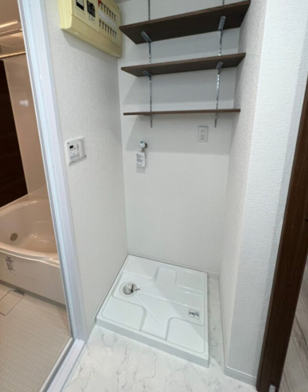 【ランドリースペース】 | レーベンハイム鳩ケ谷アリストコート | 洗濯機上収納は可動式！