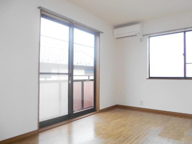 シェ　アザレの内装|明るい室内です