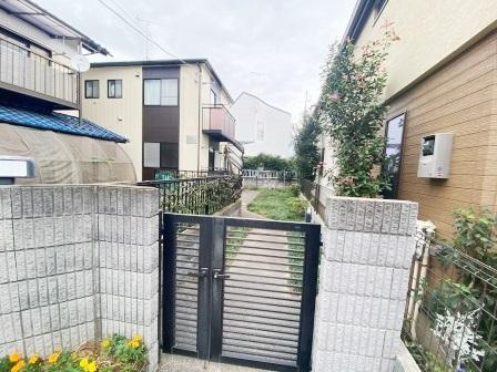 シェ　アザレのエントランス|清潔なエントランスです