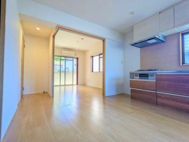 エマーレ国立の居間・リビング