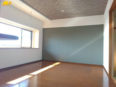 【居間・リビング】 | サーパス新井町 | 一日の中で多くの時間を過すことになるリビングダイニングだからこそ、いつも穏やかな空間であることが必然。爽やかな通風と採光を存分に感じる事が出来る空間です。