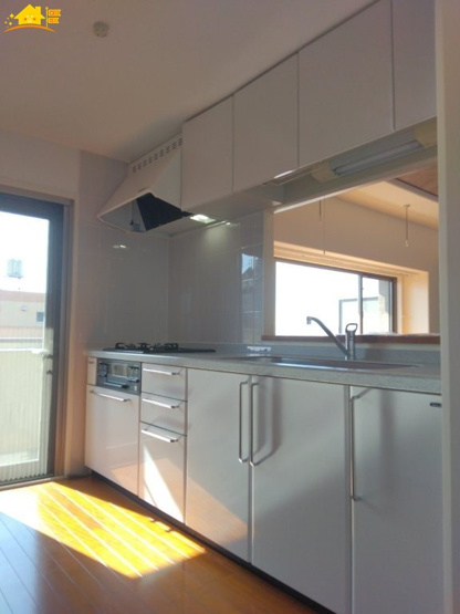 【キッチン】 | サーパス新井町 | 対面キッチンならつくりたてのお料理をすぐに食卓へ♪配膳しながら調理ができるので調理スペースを広く使用でき、作業効率も上がります♪