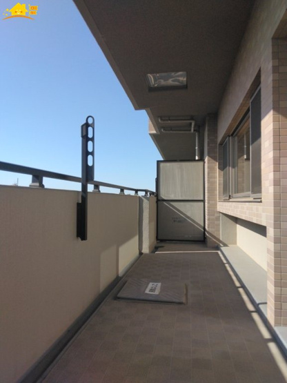 【バルコニー】 | サーパス新井町 | 南向きのバルコニーは日当たり風当たりがとてもいいです。
洗濯物も良く乾きますね。
