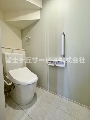 【トイレ】 | 静岡市葵区新伝馬3丁目 新築一戸建て 1号棟 | 1Fトイレです
2Fにも同タイプのトイレがあります