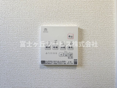【冷暖房・空調設備】 | 静岡市葵区新伝馬3丁目 新築一戸建て 1号棟 | 浴室乾燥暖房機がついています