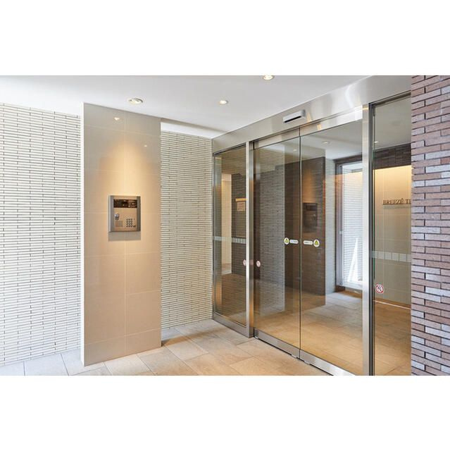 ＢＲＥＥＺＥ　ＴＥＲＲＡＣＥのエントランス