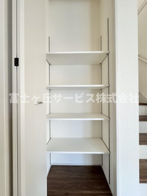 【収納】 | 静岡市葵区新伝馬3丁目 新築一戸建て 2号棟 | リビングにある収納です