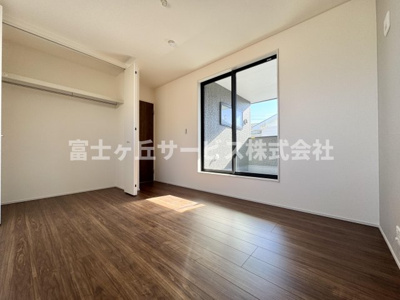 【寝室】 | 静岡市葵区新伝馬3丁目 新築一戸建て 2号棟 | 落ち着いて過ごせる寝室です