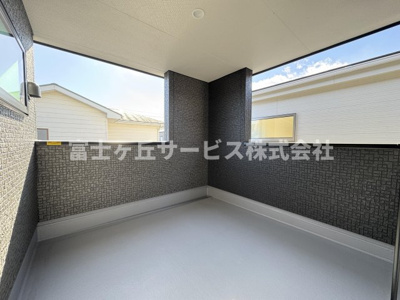 【バルコニー】 | 静岡市葵区新伝馬3丁目 新築一戸建て 2号棟 | 急な天候の変化にも心強いインナーバルコニー